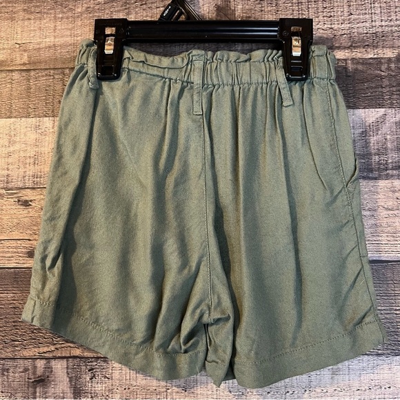 H&M Girl's Olive Green Paper Bag Style Shorts - Picture 2 of 4
